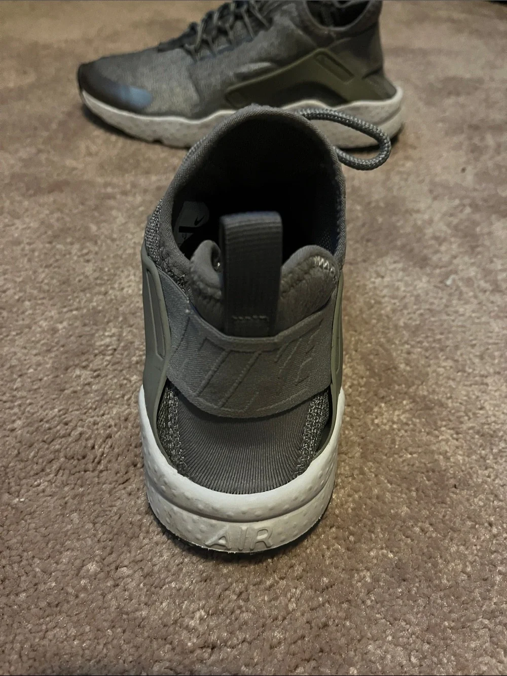 Nike Air Huarache Women’s Shoe